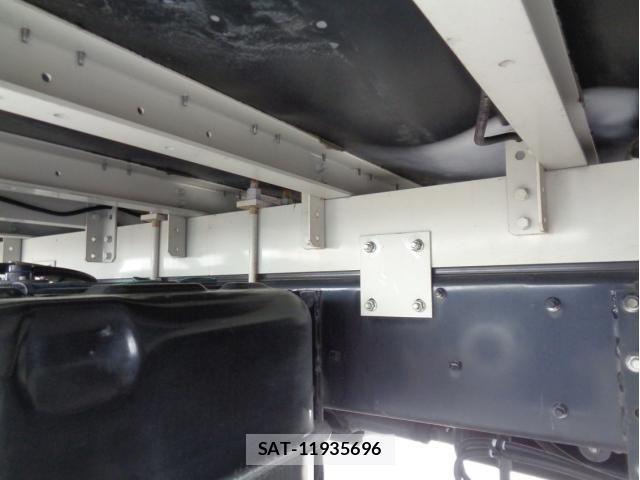 Mitsubishi FIGHTER 2022-10 6005743-17
