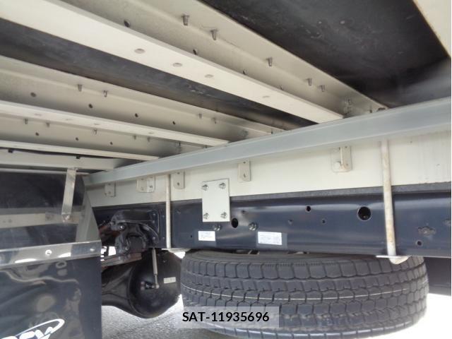 Mitsubishi FIGHTER 2022-10 6005743-19