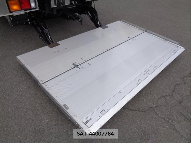 Mitsubishi FIGHTER 2025-10 6005704-12