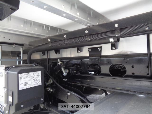 Mitsubishi FIGHTER 2025-10 6005704-21