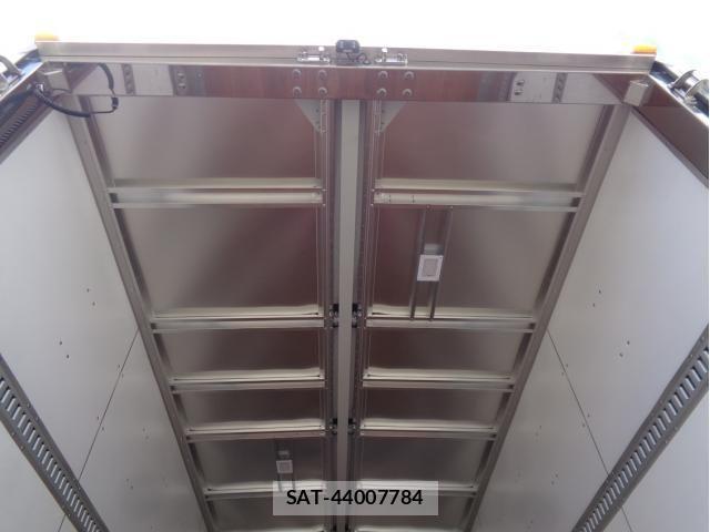 Mitsubishi FIGHTER 2025-10 6005704-5