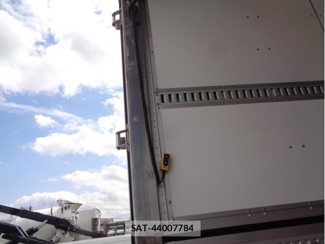 Mitsubishi FIGHTER 2025-10 6005704-6