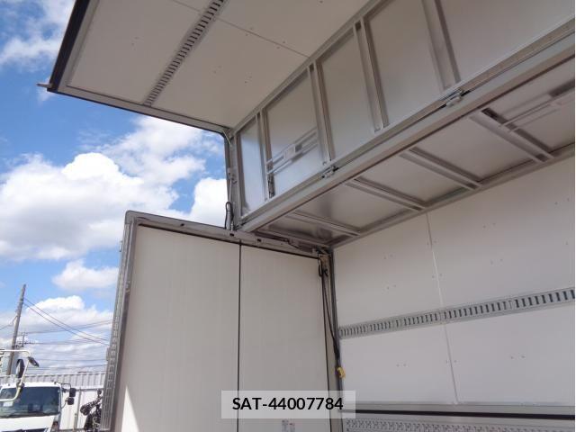 Mitsubishi FIGHTER 2025-10 6005704-8
