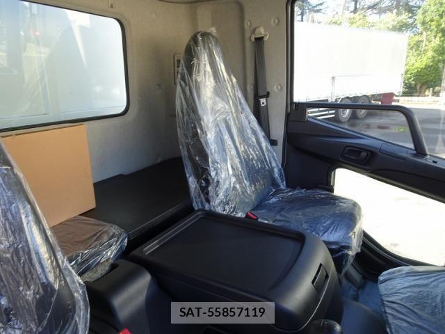 Mitsubishi FIGHTER 2025-08 6005699-14