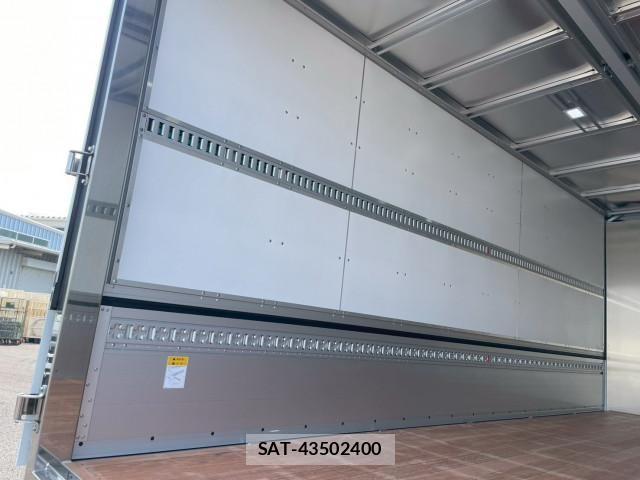 Mitsubishi FIGHTER 2025-11 6005724-10