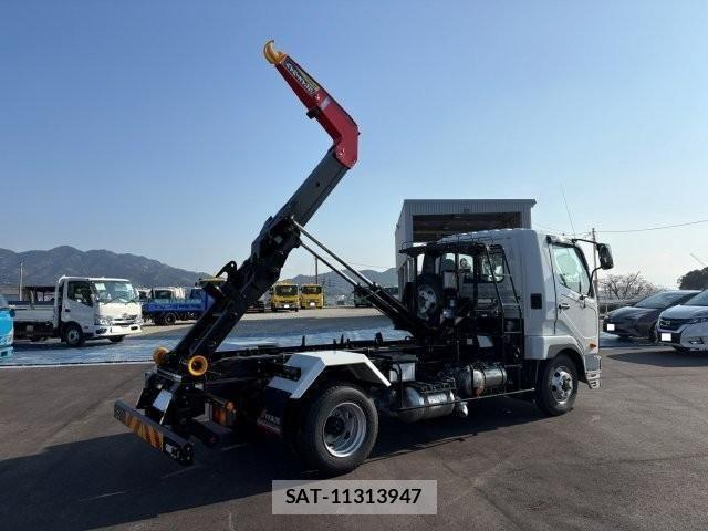 Mitsubishi FIGHTER 2025-11 6304081-11