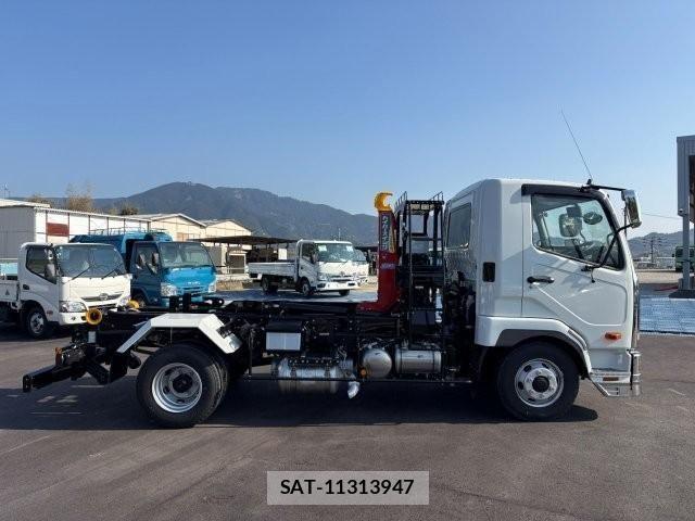 Mitsubishi FIGHTER 2025-11 6304081-5