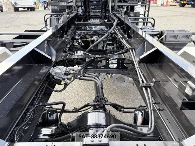 Mitsubishi FIGHTER 2025-11 6304088-21