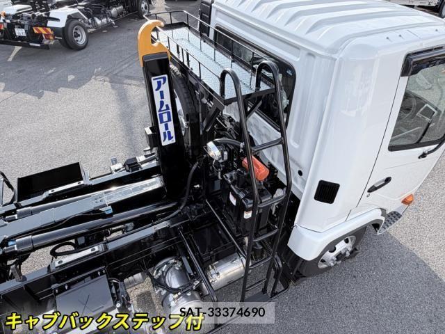 Mitsubishi FIGHTER 2025-11 6304088-28