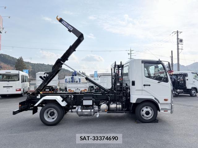 Mitsubishi FIGHTER 2025-11 6304088-4