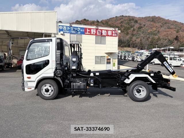 Mitsubishi FIGHTER 2025-11 6304088-5