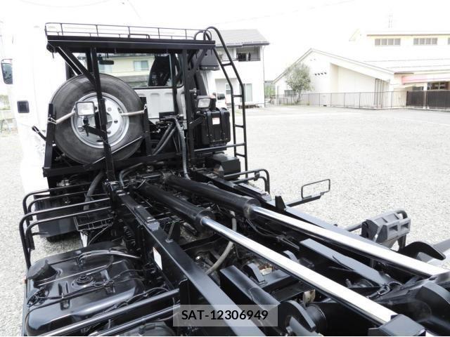 Mitsubishi FIGHTER 2020-12 6497545-9