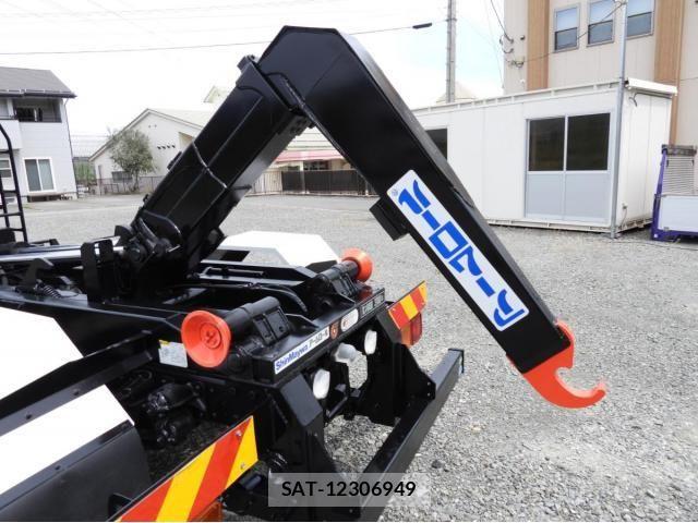 Mitsubishi FIGHTER 2020-12 6497545-10