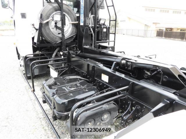 Mitsubishi FIGHTER 2020-12 6497545-17