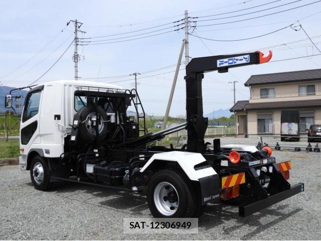 Mitsubishi FIGHTER 2020-12 6497545-5