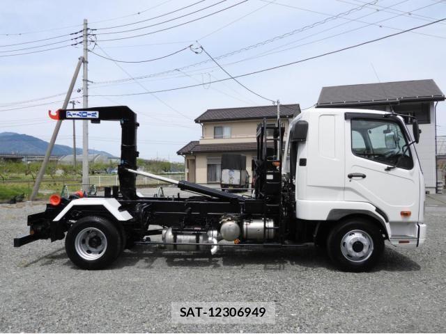 Mitsubishi FIGHTER 2020-12 6497545-7