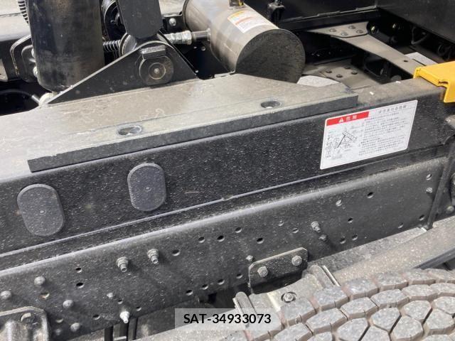 Mitsubishi FIGHTER 2025-10 6526127-13