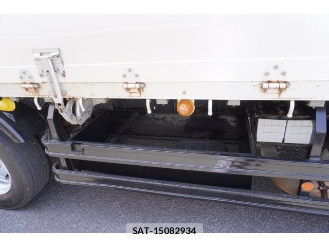 Mitsubishi FIGHTER 2016-08 6526122-24