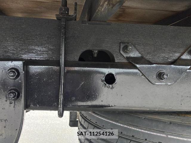 Mitsubishi FIGHTER 2013-02 6526132-11