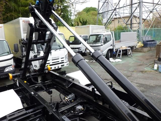 Mitsubishi FIGHTER 2025-09 6596448-9