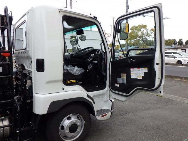 Mitsubishi FIGHTER 2025-09 6596448-14