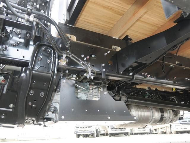 Mitsubishi FIGHTER 2025-10 6596450-18