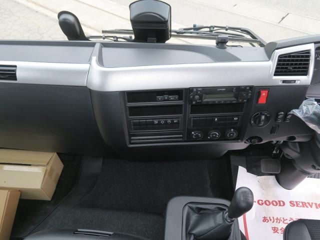 Mitsubishi FIGHTER 2025-10 6596450-25