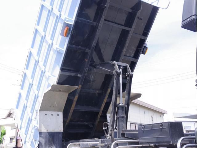 Mitsubishi FIGHTER 2015-09 6596452-9