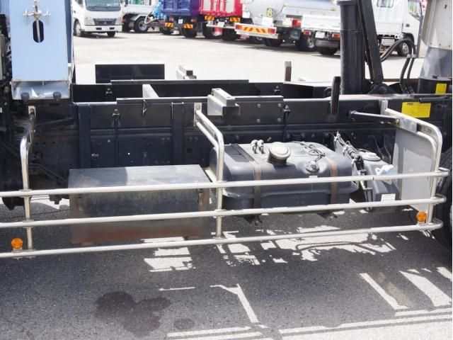 Mitsubishi FIGHTER 2015-09 6596452-15