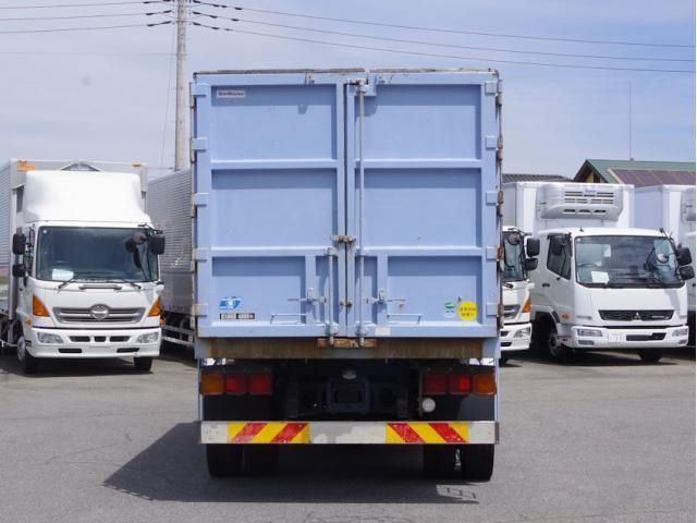 Mitsubishi FIGHTER 2015-09 6596452-19