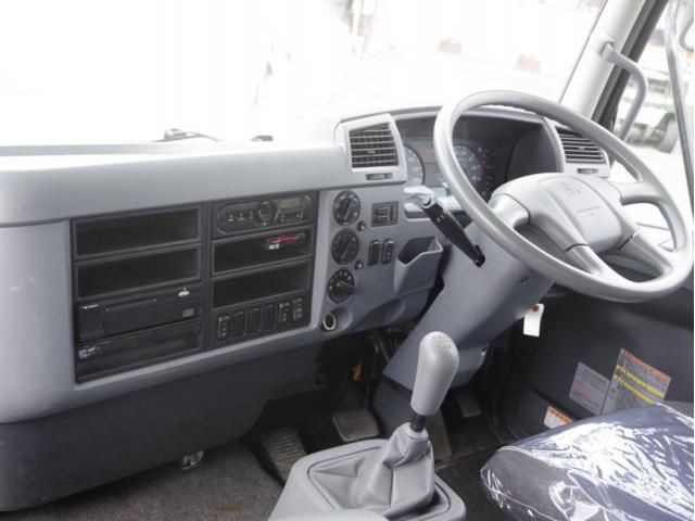 Mitsubishi FIGHTER 2015-09 6596452-27