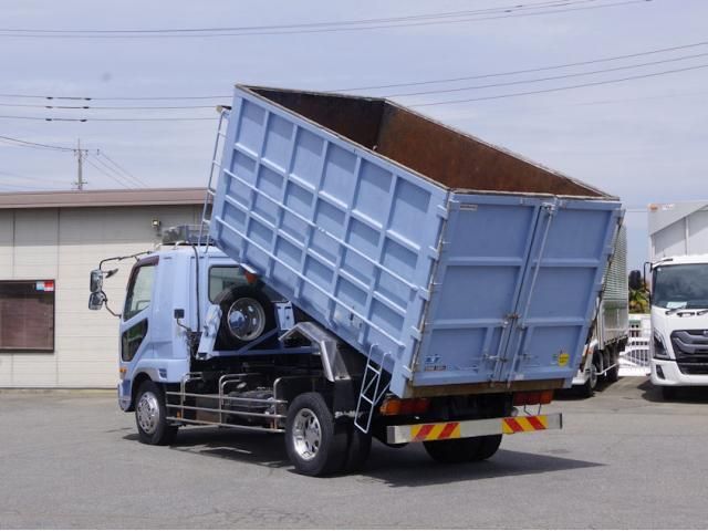 Mitsubishi FIGHTER 2015-09 6596452-2