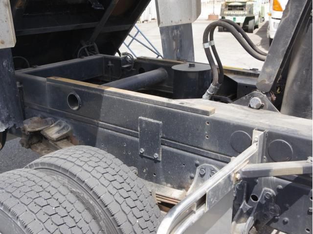 Mitsubishi FIGHTER 2015-09 6596452-5
