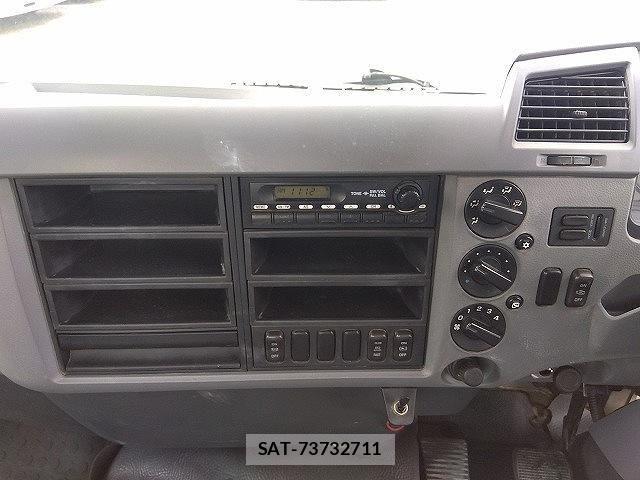Mitsubishi FIGHTER 2014-05 6675928-12