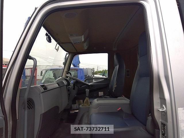 Mitsubishi FIGHTER 2014-05 6675928-13