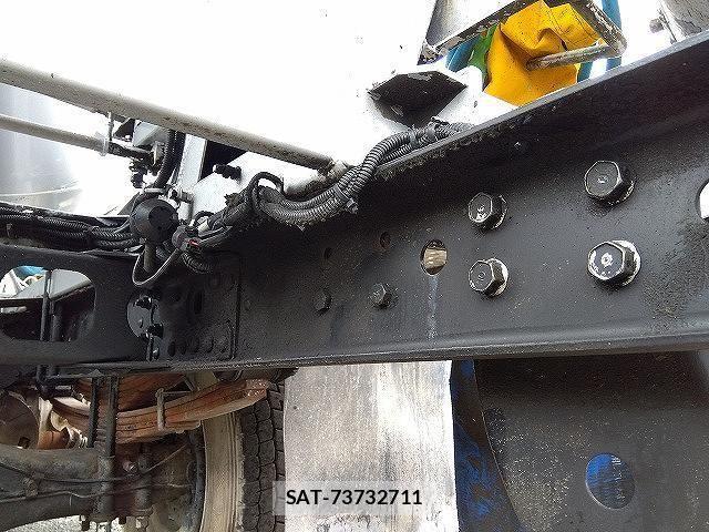 Mitsubishi FIGHTER 2014-05 6675928-16