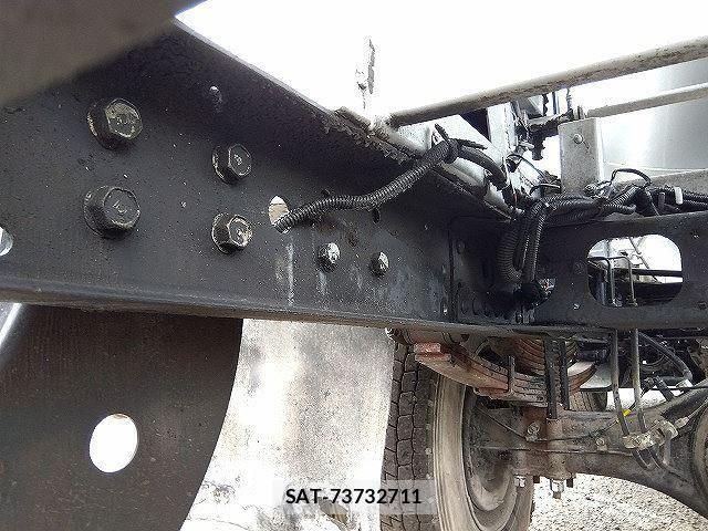 Mitsubishi FIGHTER 2014-05 6675928-17