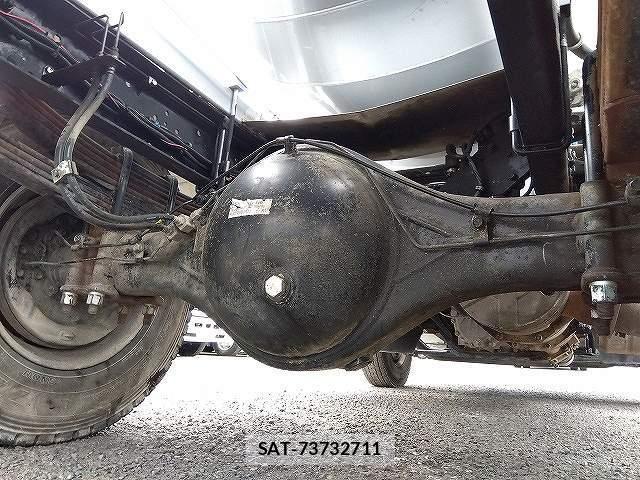 Mitsubishi FIGHTER 2014-05 6675928-18