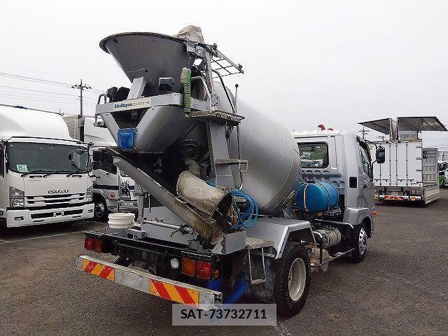 Mitsubishi FIGHTER 2014-05 6675928-2
