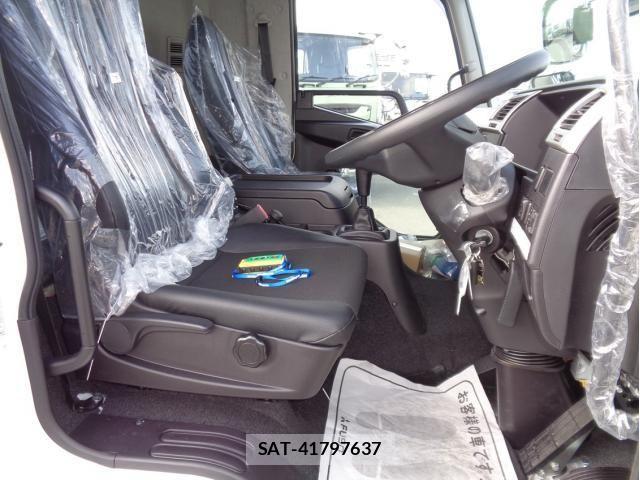 Mitsubishi FIGHTER 2026-01 6675918-28