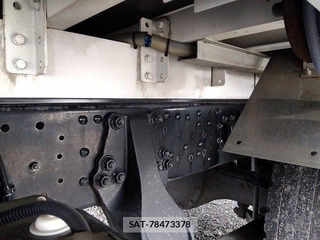 Mitsubishi FIGHTER 2016-09 6675931-21