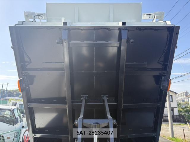 Mitsubishi FIGHTER 2024-04 6675917-12