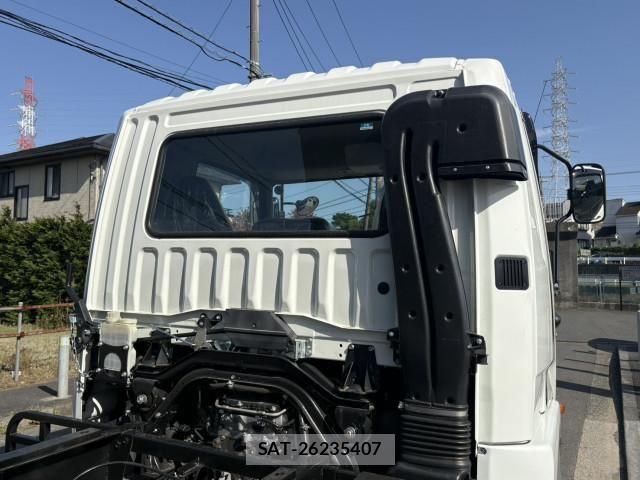 Mitsubishi FIGHTER 2024-04 6675917-15