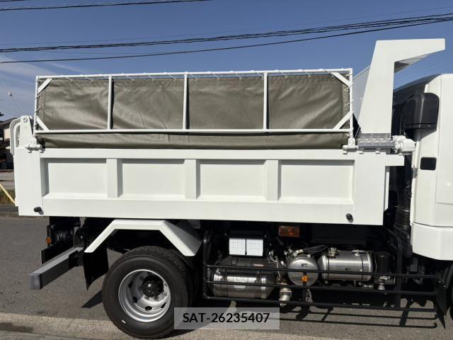 Mitsubishi FIGHTER 2024-04 6675917-5