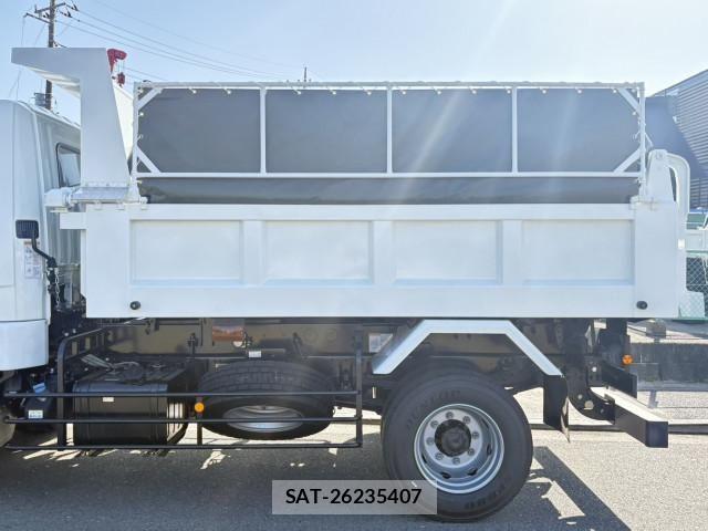 Mitsubishi FIGHTER 2024-04 6675917-6