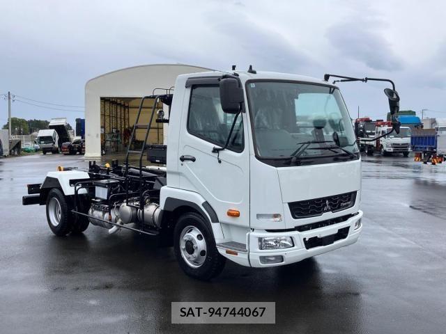 Mitsubishi FIGHTER 2025-11 6675923-1
