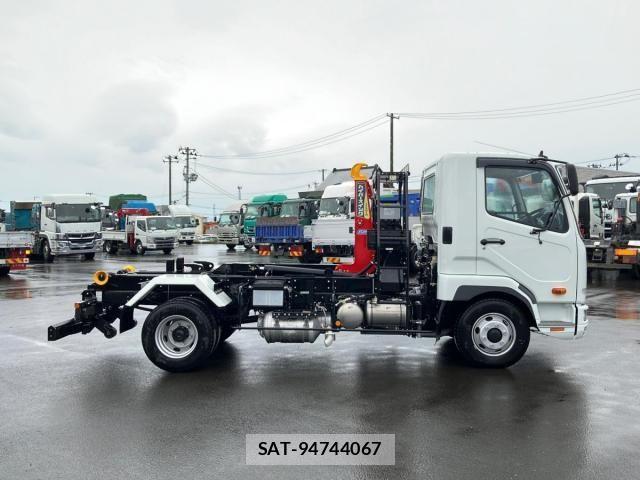 Mitsubishi FIGHTER 2025-11 6675923-5
