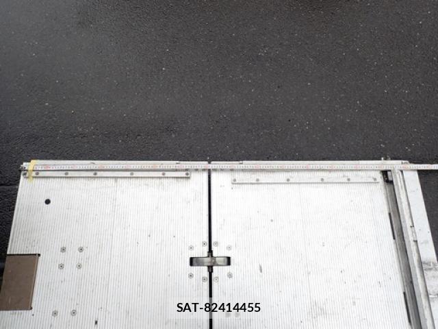 Mitsubishi FIGHTER 2019-02 6675930-25