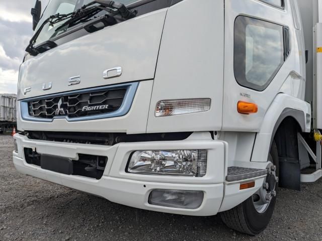 Mitsubishi FIGHTER 2021-04 6689563-24