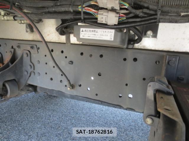 Mitsubishi FIGHTER 2020-10 6716129-13